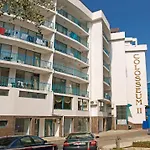 شقة Top-located With Balcony *