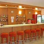 شقة Top-located With Balcony