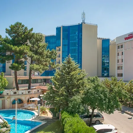 شقة Top-located With Balcony *