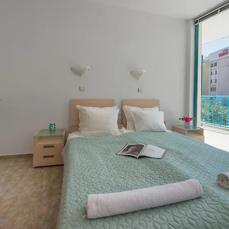 Appartement Top-located With Balcony